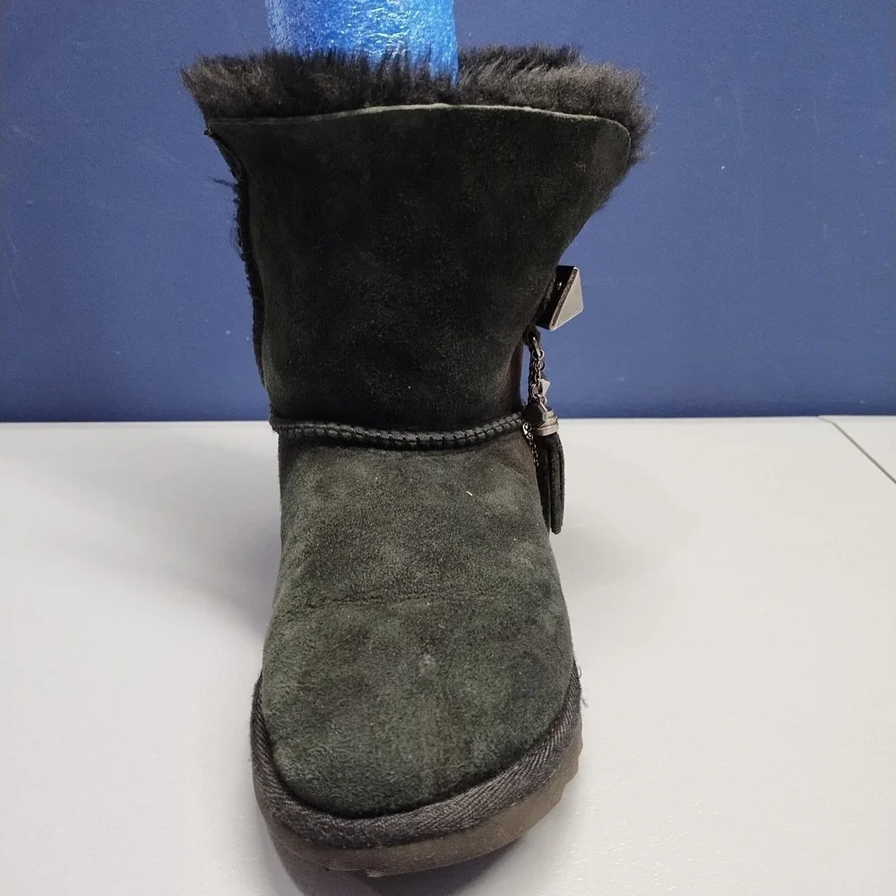UGG Classic Tassle Charm Winter Ankle Boots Girls Size 4‎ Black Leather Faux Fur